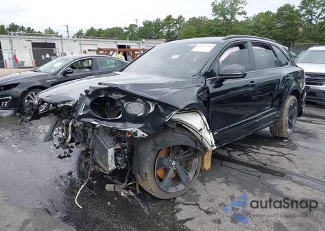 2021 Bentley Bentayga V8 z USA, uszkodzony, nr VIN SJAAM2ZV2MC033879